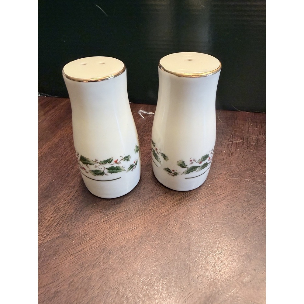 Vintage Porcelain Ware Salt & Pepper Shakers Caldor Christmas White Holly Berry